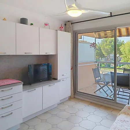 Avec Piscine, Tennis, Parking Et Acces Direct - - Fr-1-610-30 *